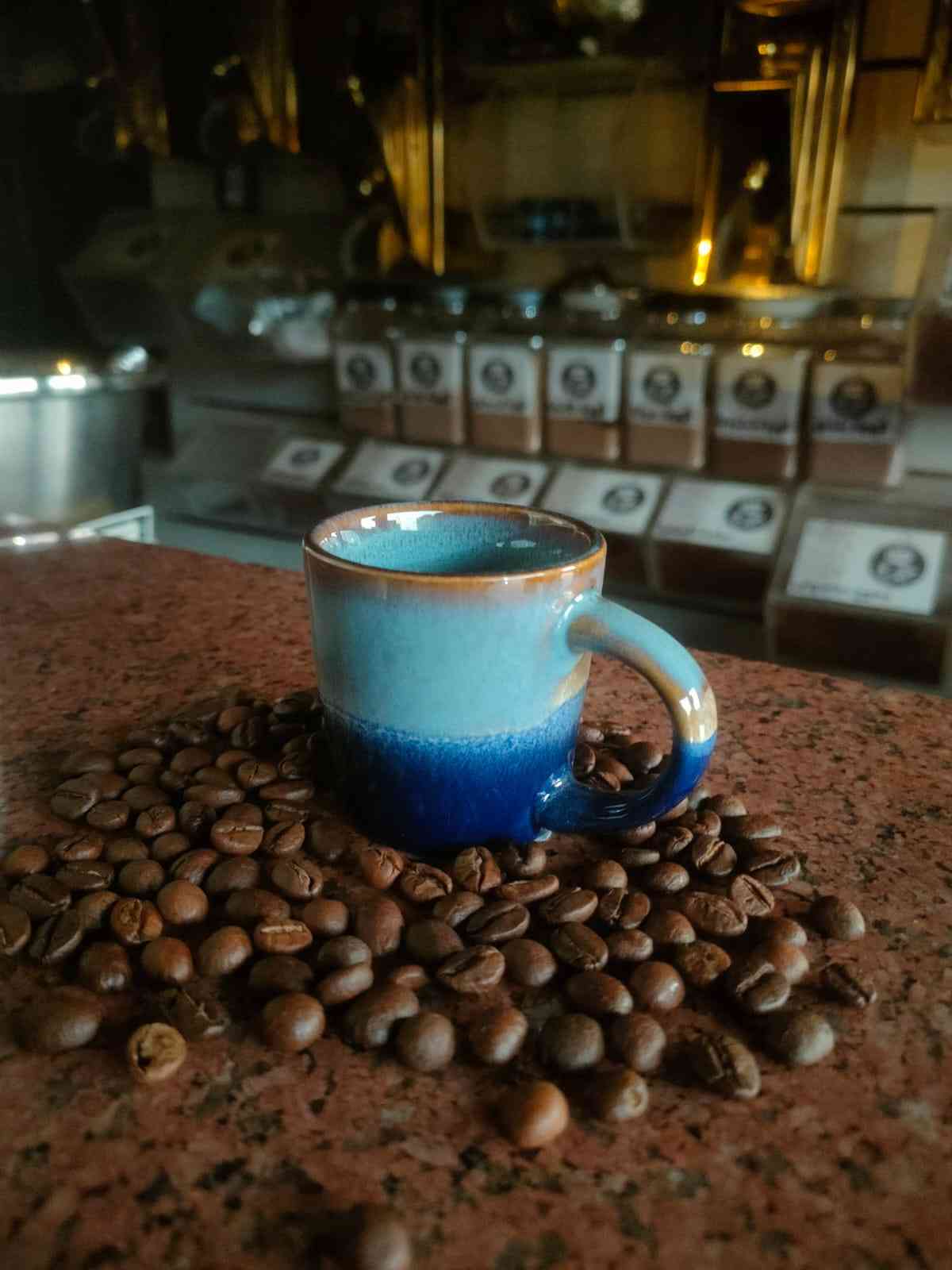 فنجان فخار هاند ميد